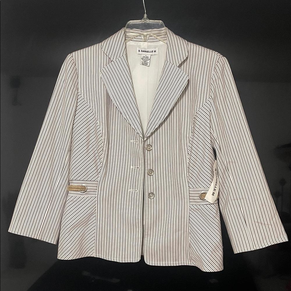 Striped White Blazer & DANIELLE M size 4